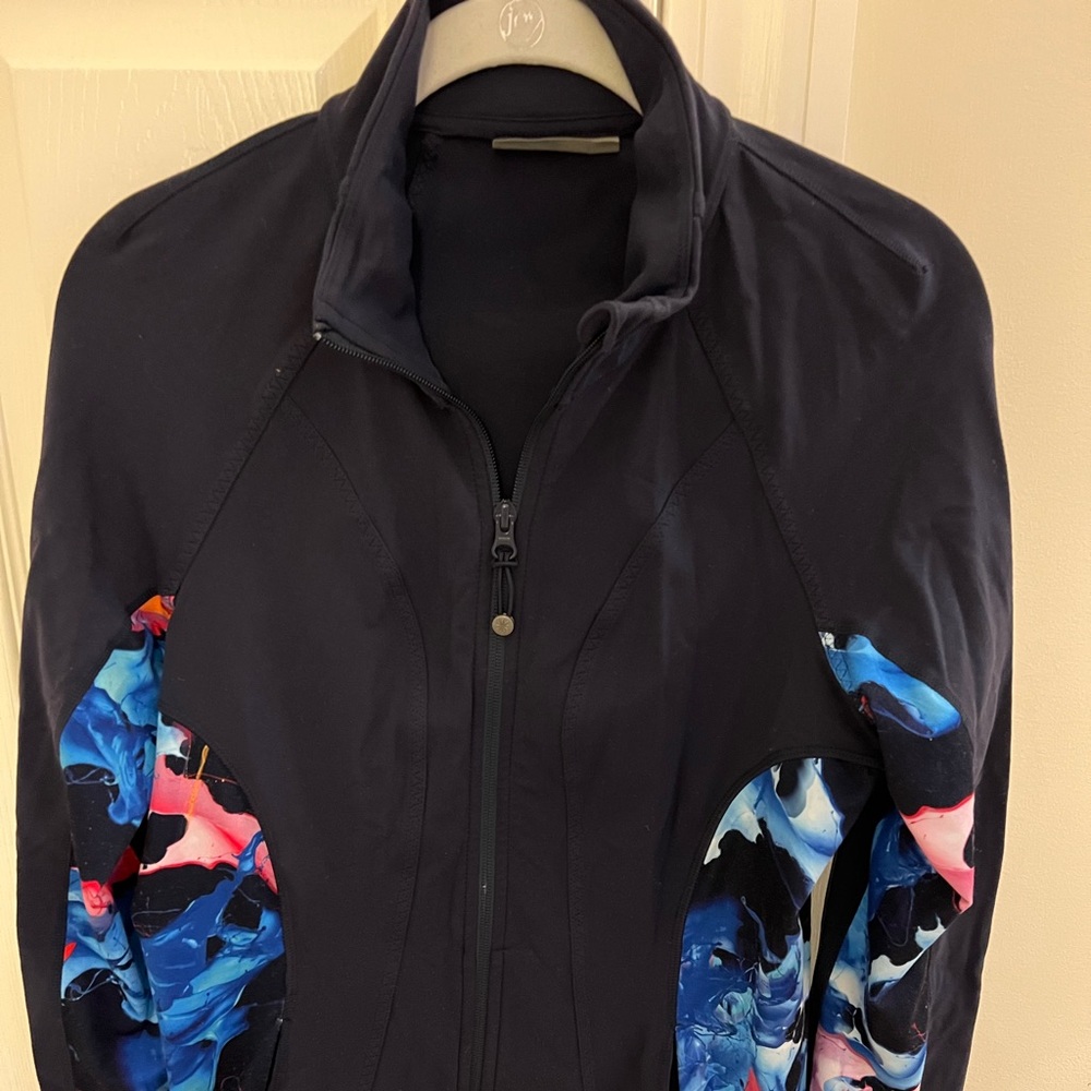 Athleta zip up warm up jacket in high quality performance fabric